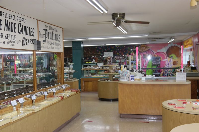 Watch Old School Techniques Bring Sugar To Life