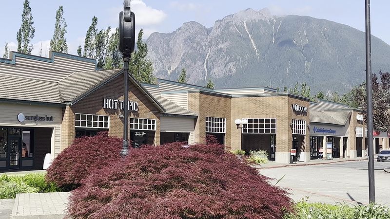 Where Mount Si Meets Main-Brand Bargains