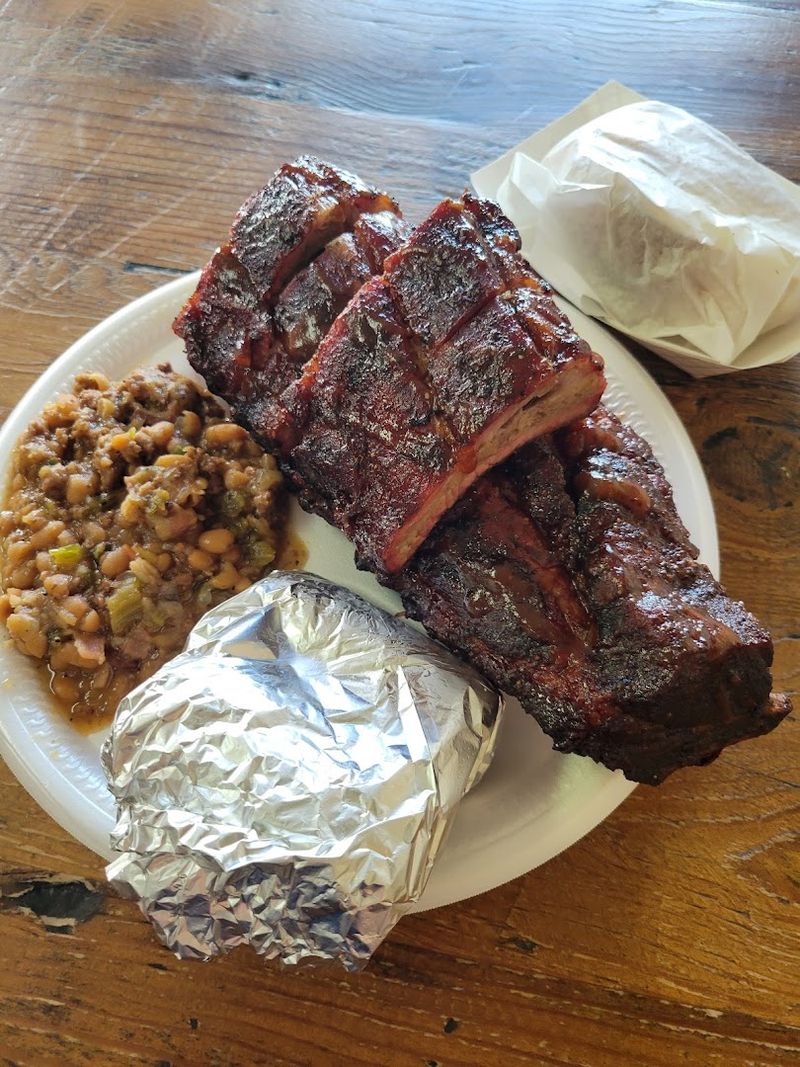 Where Smokehouse Comfort Meets Small-Town Arkansas