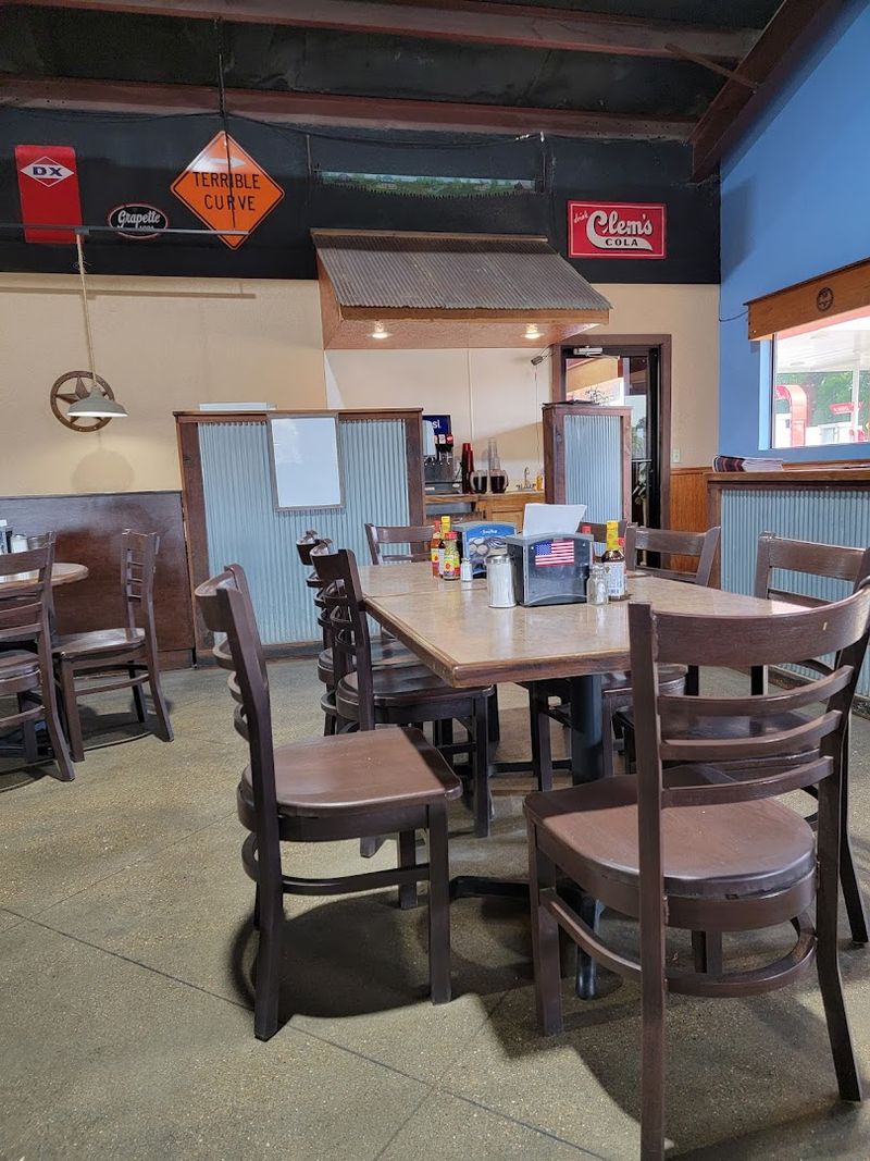 Where The Road-Trip Cafe Vibe Still Lives