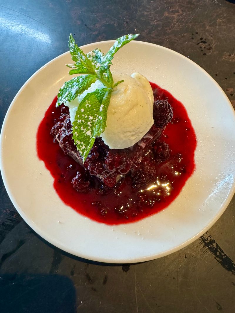 Where Atmosphere And Flavor Move In Sync