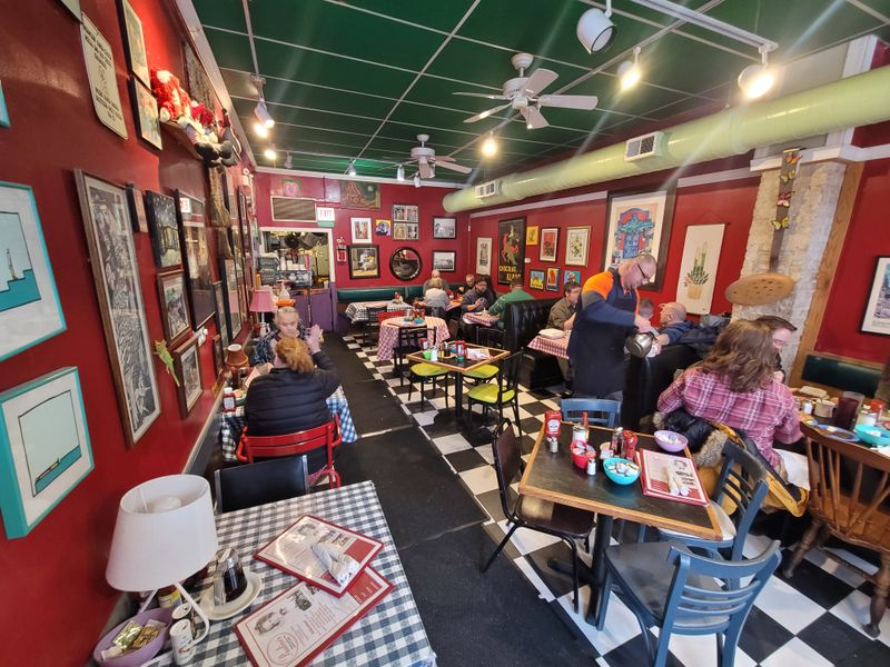 A Cozy Country Diner Atmosphere With Chicago Soul