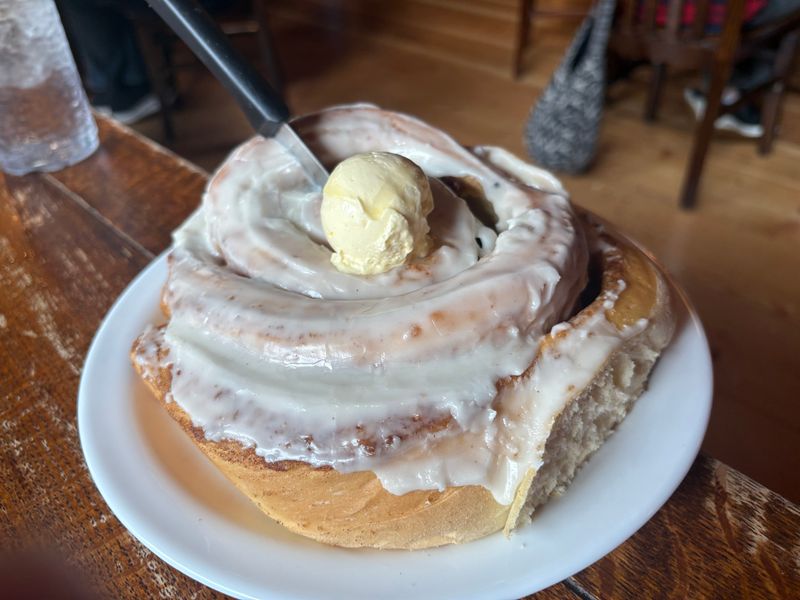 The Legendary Cinnamon Roll, No Line Required