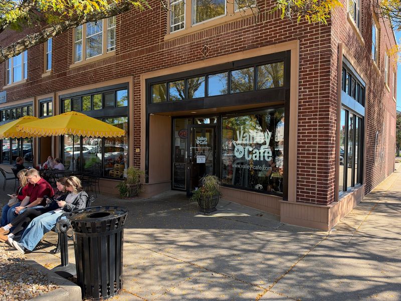 Where To Find This Sunny Breakfast Spot