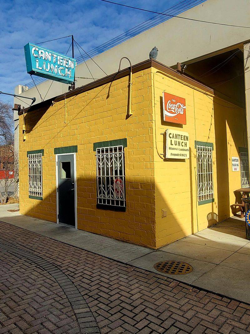 Canteen Lunch In The Alley