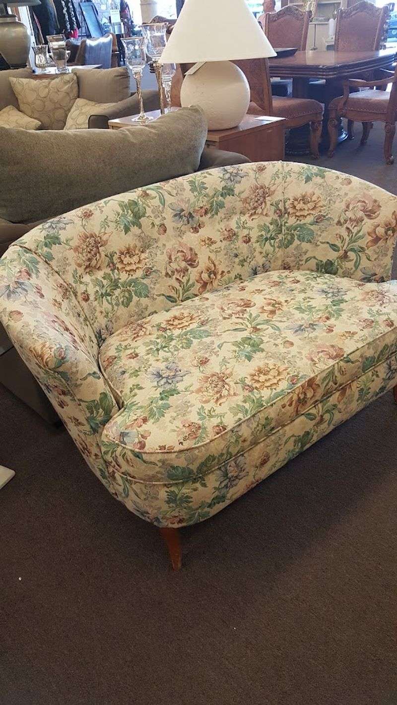 White Dove Thrift Shoppe, Mesa