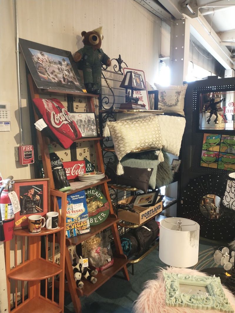 White Elephant Resale Shop - Kankakee