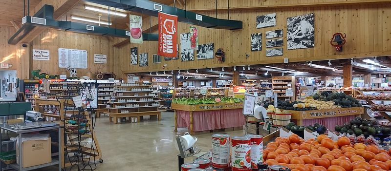 White House Fruit Farm, Canfield