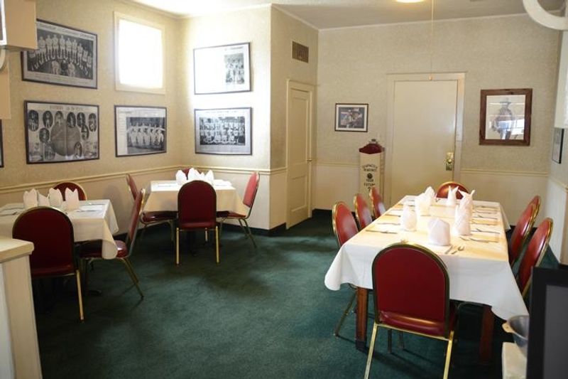 White Tablecloths With Small-Town Warmth