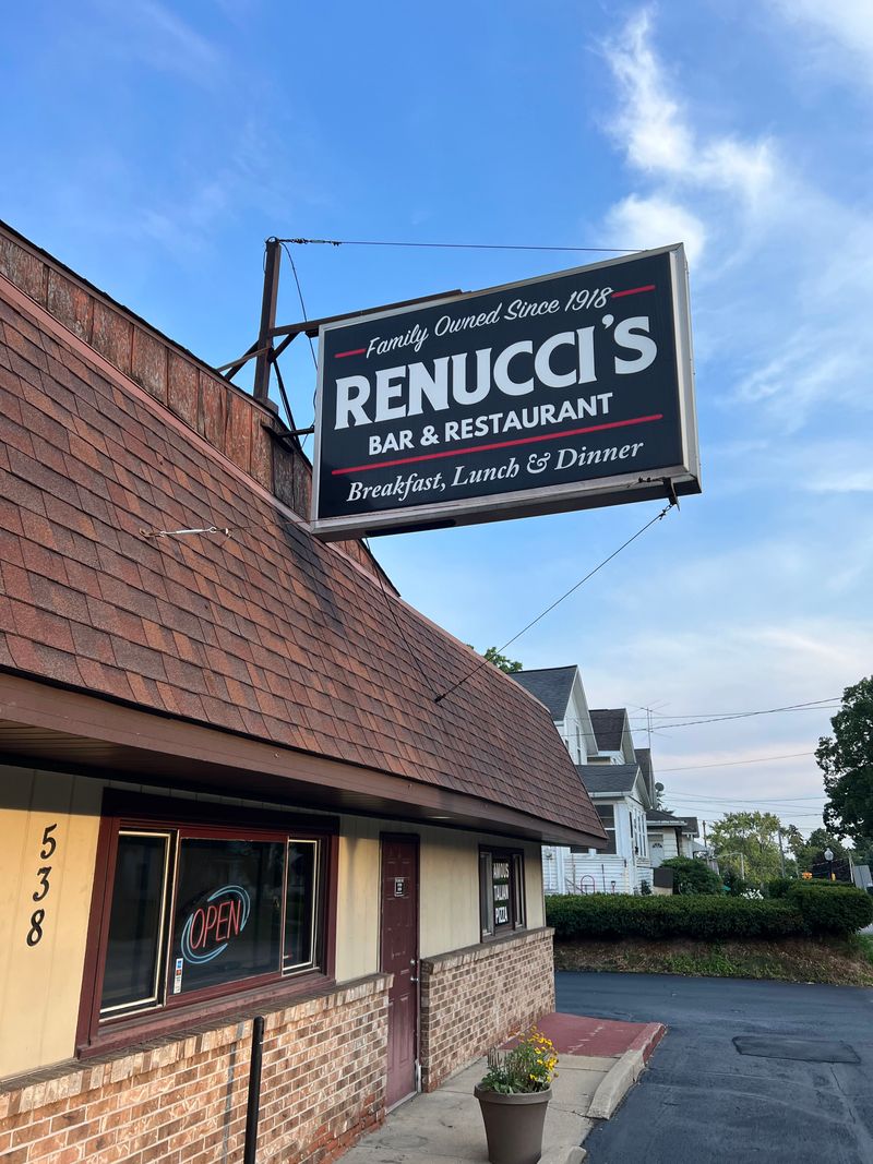 Renucci’s Bar & Restaurant, Ionia