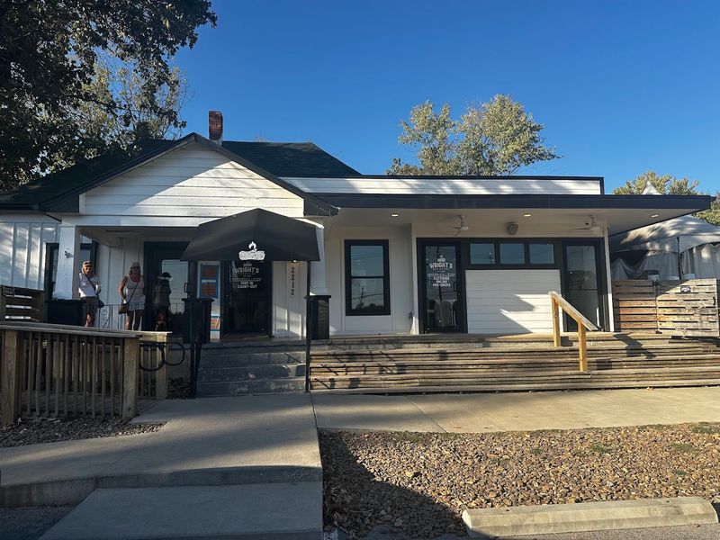 Wright's Barbecue, Johnson