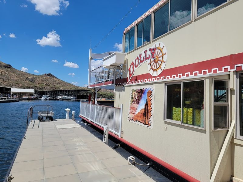 The Dolly Steamboat Experience: A Floating Dining Room Unlike Any Other