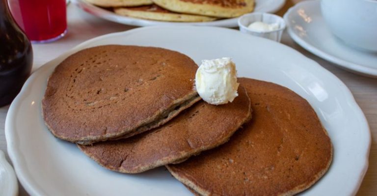 Why A Minnesota Pancake House That’s Worth Every Mile Still Only Takes Cash