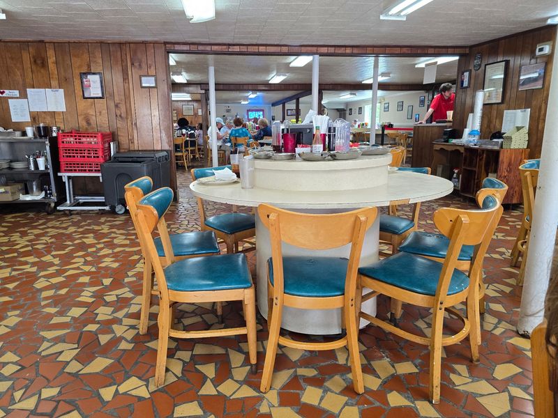 Why Bea's Belongs On Every Tennessee Food Bucket List Why Bea's Belongs On Every Tennessee Food Bucket List