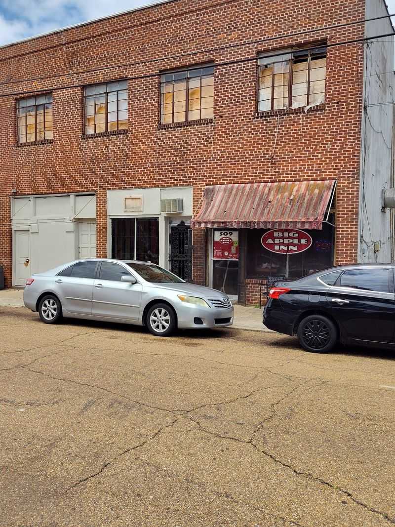 Why Big Apple Inn Belongs On Every Mississippi Food List