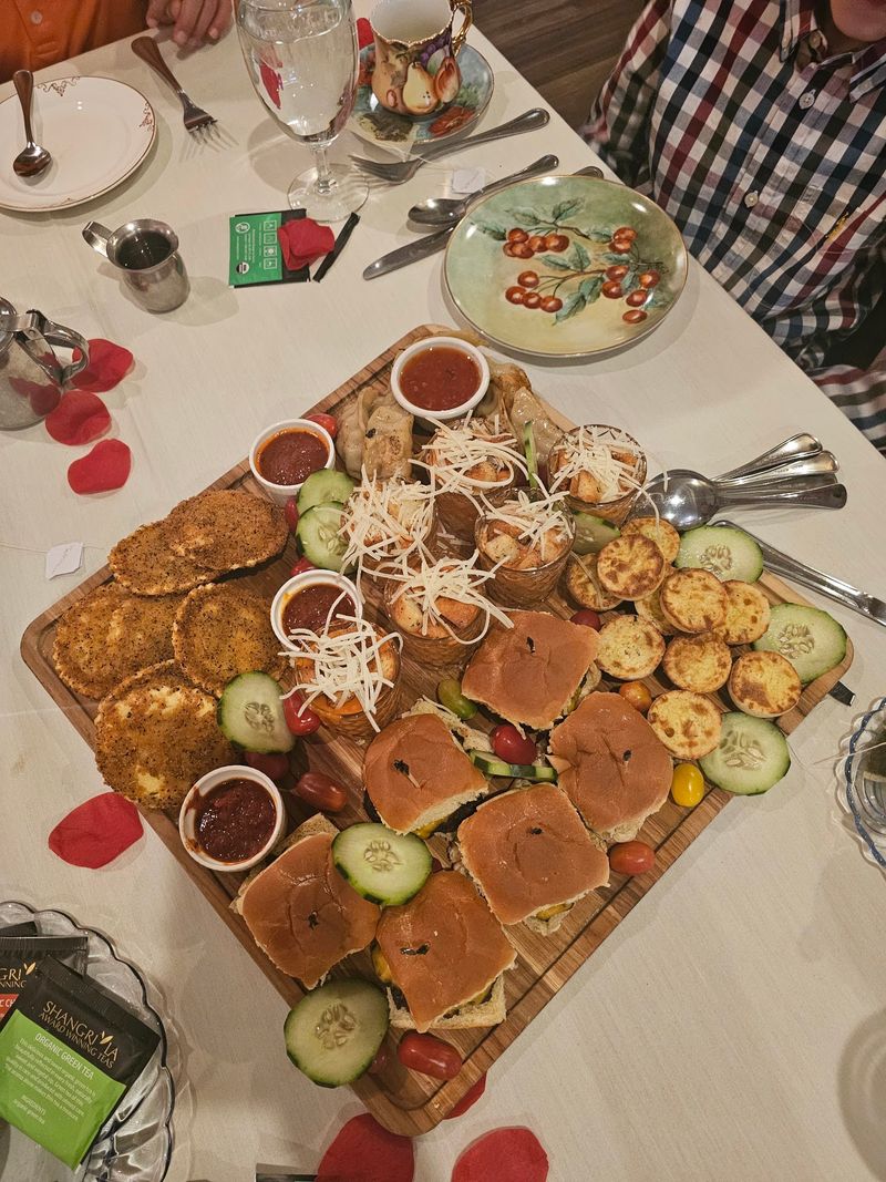 Why Big Groups And Last-Minute Plans Still Work Here