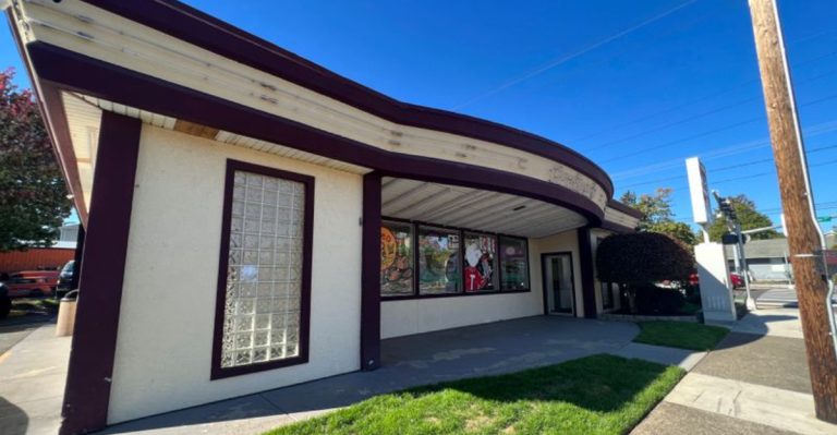 Why Car Enthusiasts Are Obsessed With This Garage Themed Restaurant In Ohio