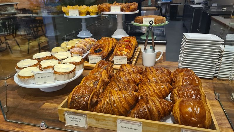 A Bakery Program That Stops People Mid-Sentence
