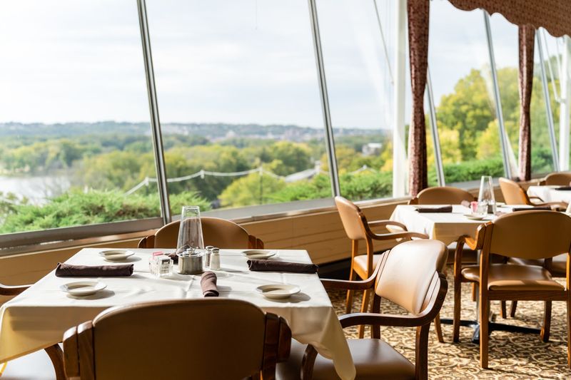 Why It's A Must-Visit Illinois Dining Experience