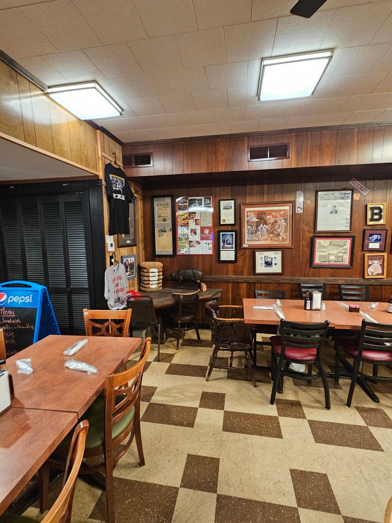 The Smoky Secret Of The Dixie Pig