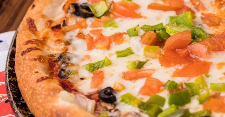 Why Locals In Katy, Texas Can’t Stop Talking About This Small Pizza Hotspot