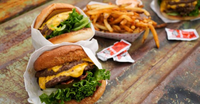 Why Locals Insist This Burger Joint In Phoenix, Arizona Serves The Best Burgers In Arizona