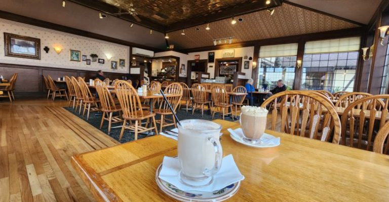 Why People Drive Across Washington Just To Try The French Toast At This Tiny Café