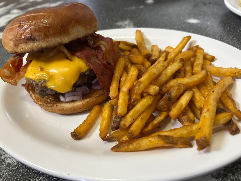 The Secret Behind Those Juicy No-Frills Cheeseburgers