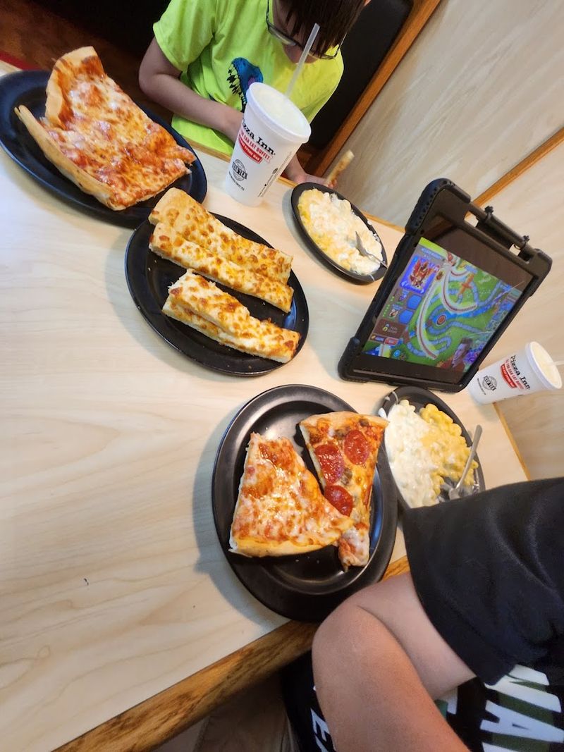Why Pizza Inn Carlsbad Is Worth A Stop On Any Road Trip