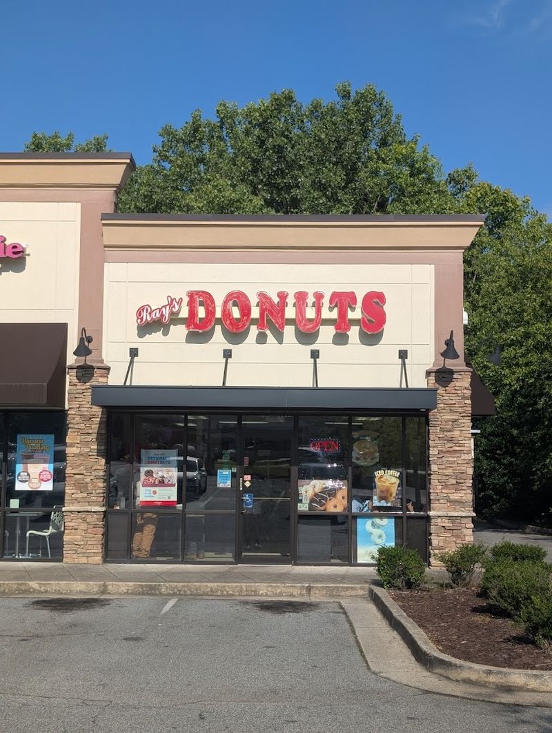 Why Ray's Donuts Is A Georgia Original Worth The Drive
