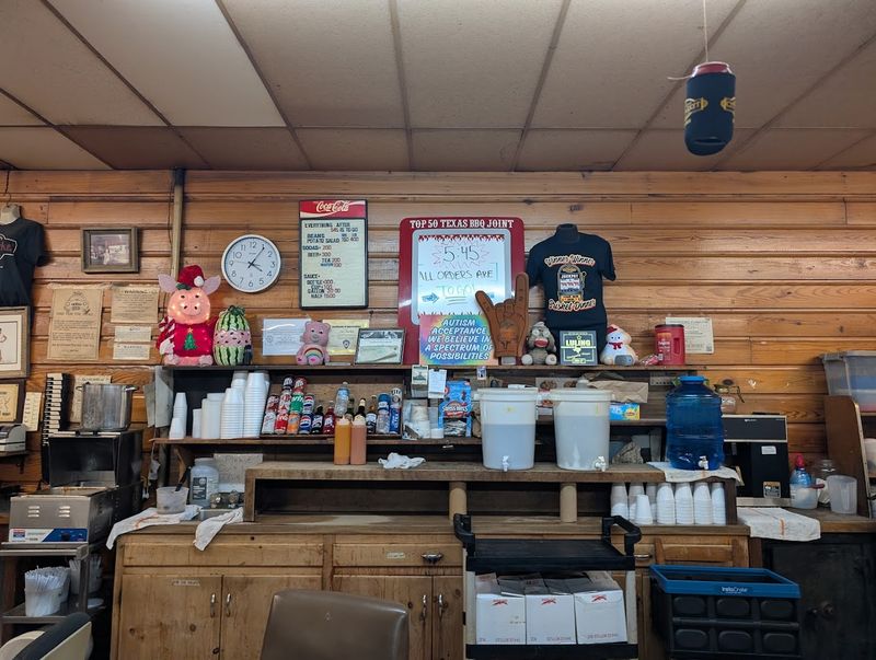 Why The Cash-Only Pit Counter Adds To The Charm