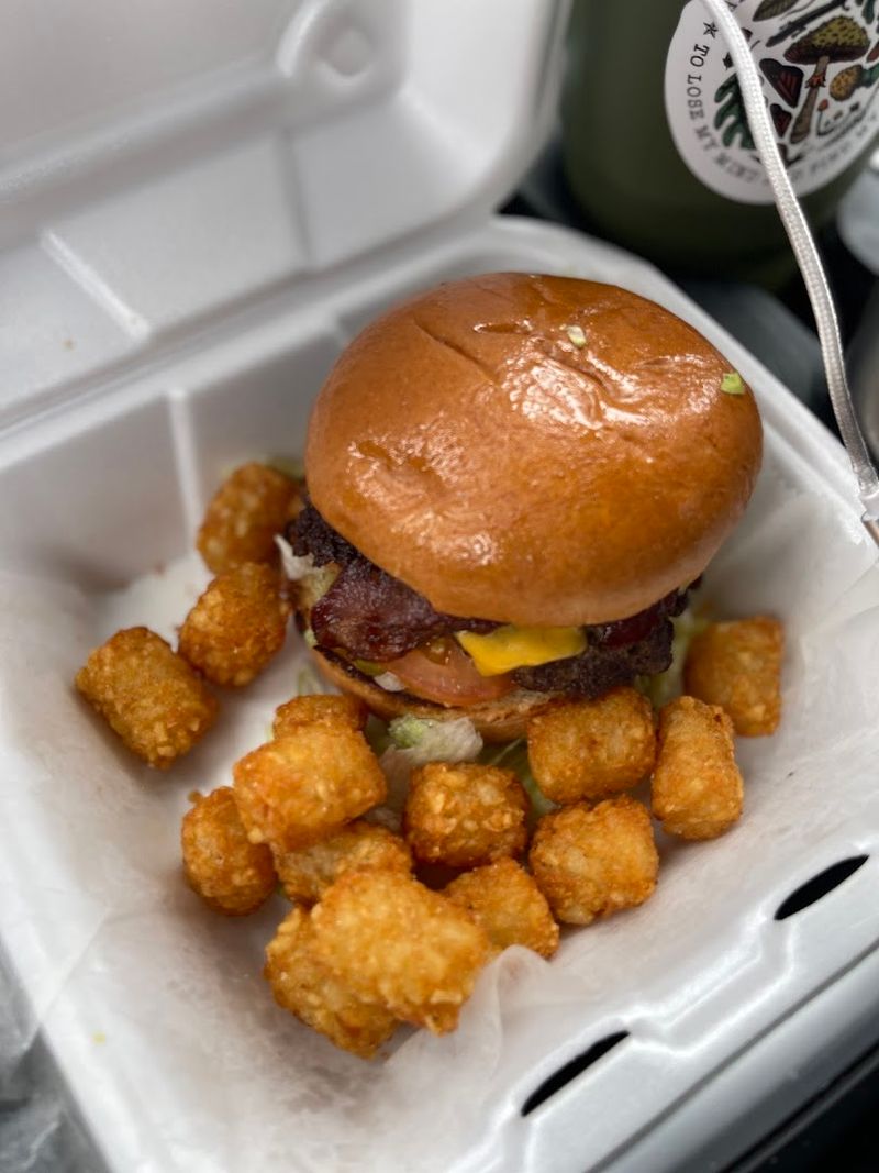 The Signature Burger That Keeps Regulars Coming Back