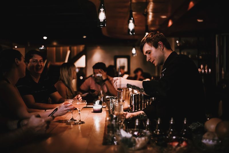 The Mid-Evening Re-Entry Point That Changes Your Plans