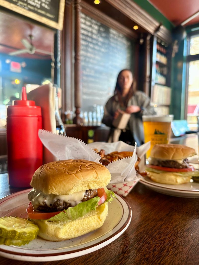 That Legendary $6 Cheeseburger Everyone Dreams About
