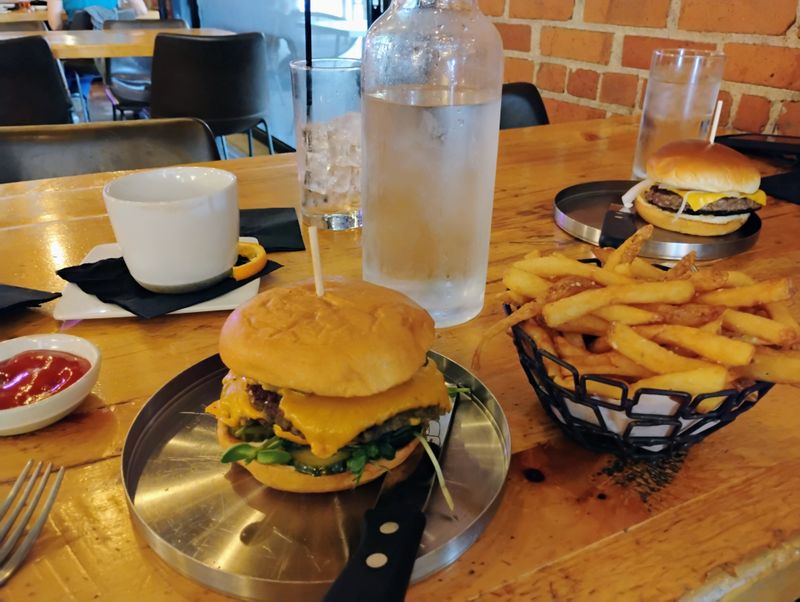 BASH Burger and Sushi – Ottawa