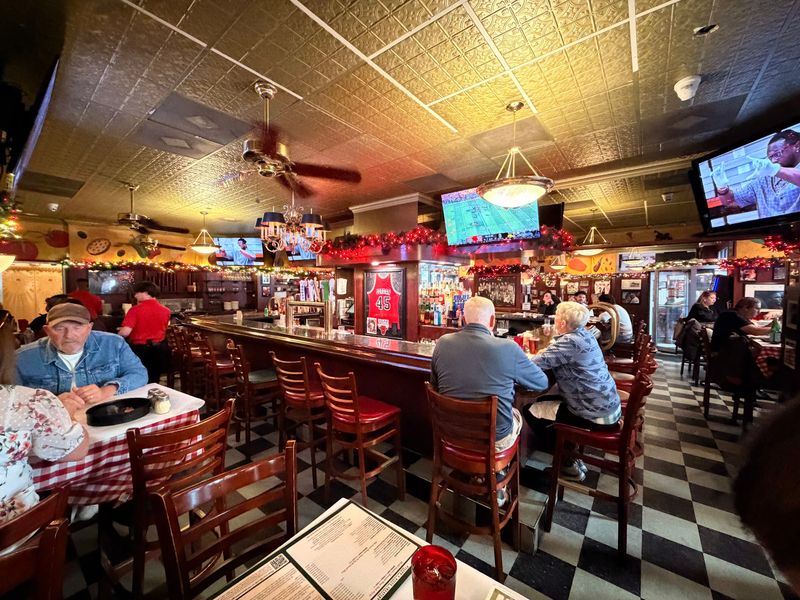 Why This Loop Pizzeria Earns A Spot On Your List
