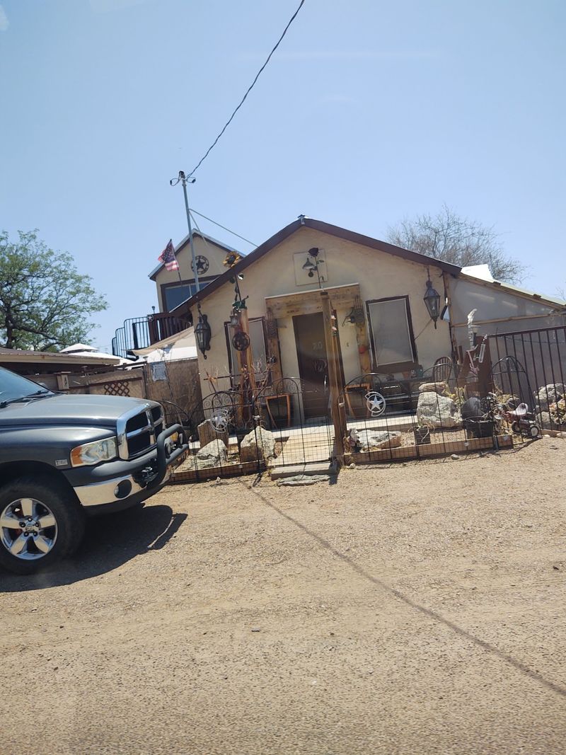 Why This Tiny Inn Earns A Spot On Your Arizona Road Trip