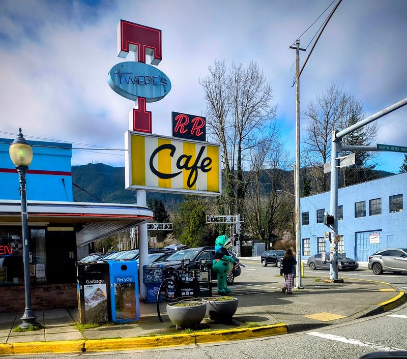 Why Twede's Cafe Deserves A Spot On Your Weekend Plans