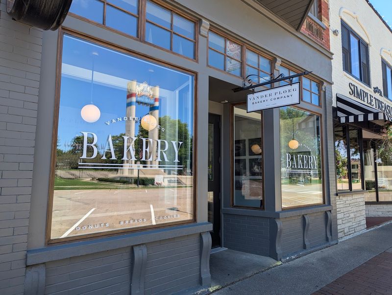Why Vander Ploeg Bakery Belongs On Your Iowa Bucket List