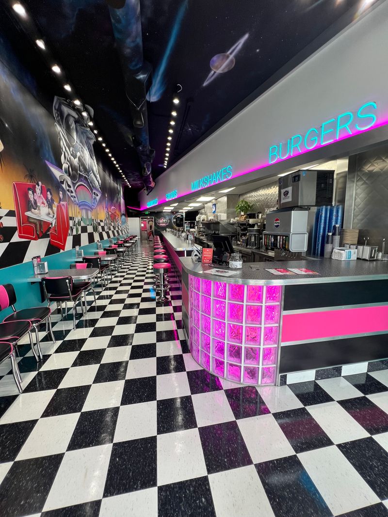 Comet Burgers, Royal Oak