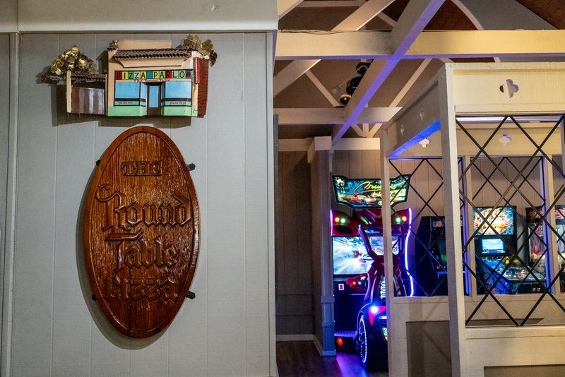 Round Table Pizza: Medieval-Themed Pizza Pioneers