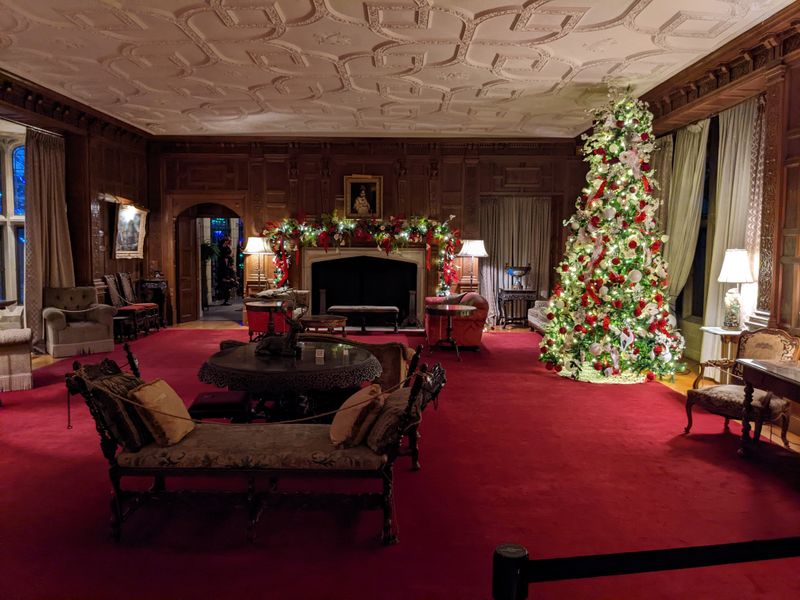 Meadow Brook Hall – Holiday Walk & Winter Wonder Lights