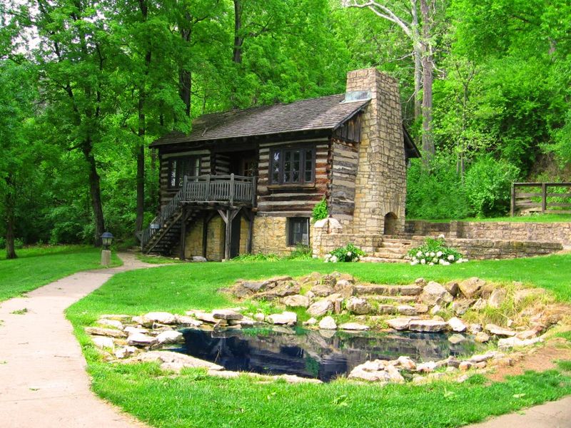 Pere Marquette Lodge, Grafton