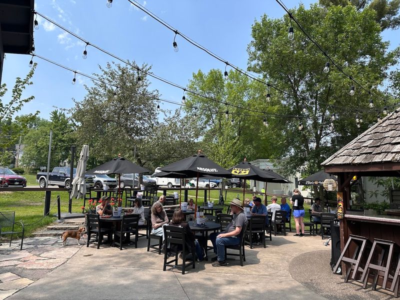 Brookside Bar And Grill Patio Eats