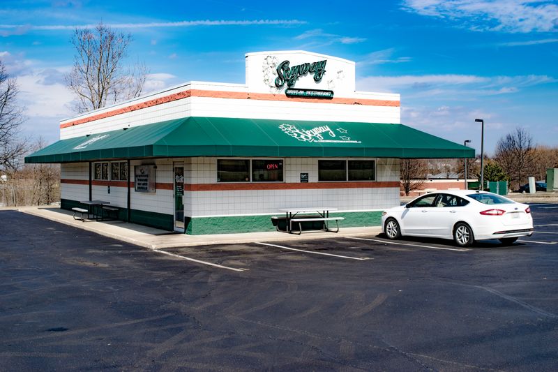 Skyway Drive-In, Akron / Green