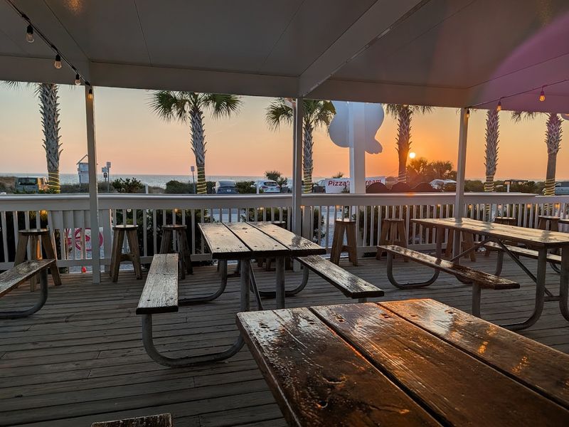 Beachside Ambiance That Makes Every Bite Better