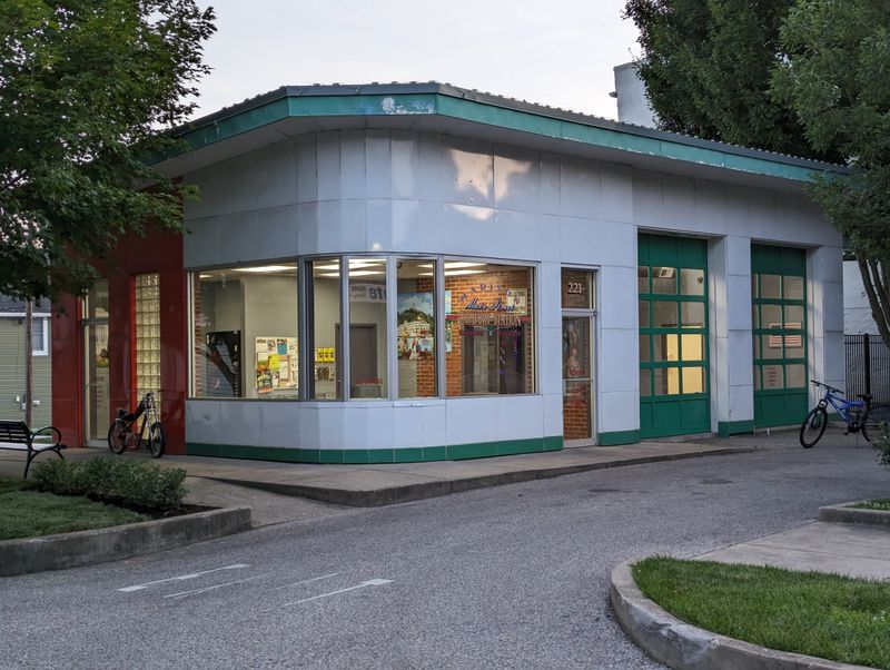 Coffee Stop: North Side Sun, South Side Shade