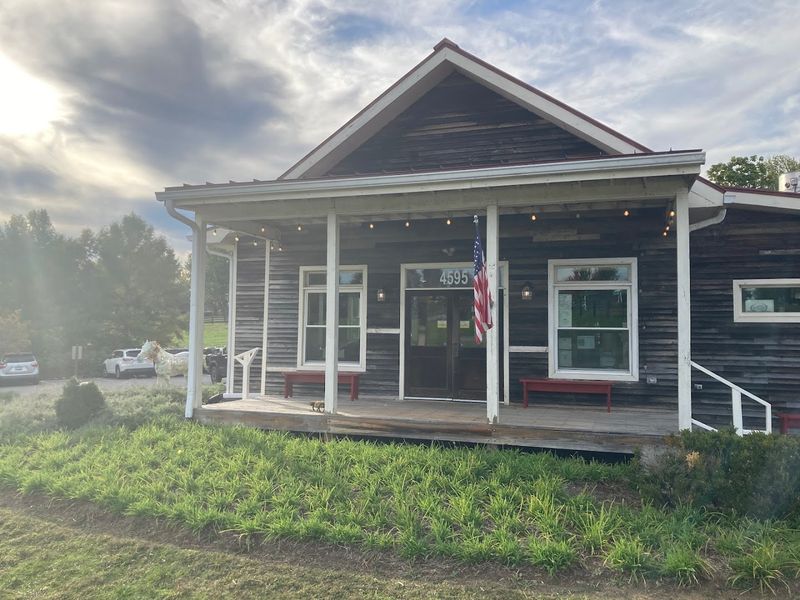 Windy Corner Market