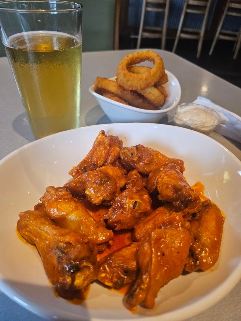 Wings and Rings, Lima