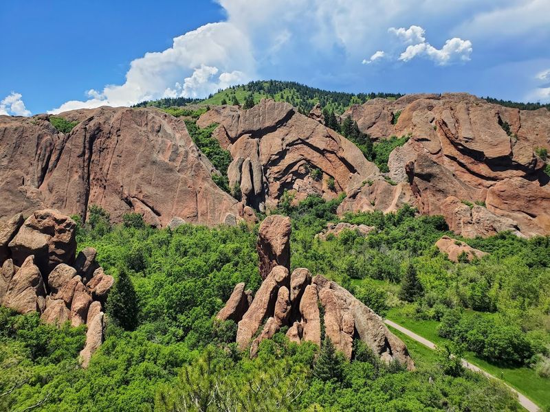 The South Rim Trail for Views That Justify the Effort